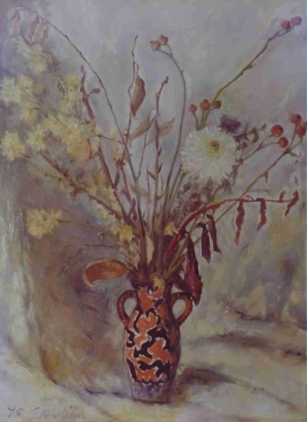 Fiori autunnali nel vaso rosso